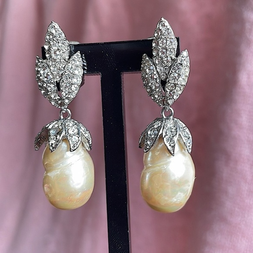 Ciner Baroque Style Pearl Drop Crystal Leaf Clip-On Earrings Vintage Collectible